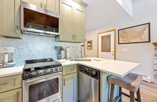 Fall River Estates Condo | Fall River Escape Fireplace Close to RMNP