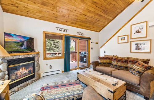 Fall River Estates Condo | Fall River Hideaway Fireplace Close to RMNP