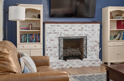 Torrington House | Family 5BR Retreat Sleeps 11 by College, Hospital