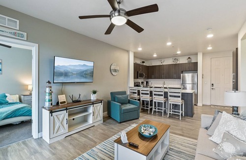 Draper Apartment | Family Friendly Beach Theme with Hot Tub!