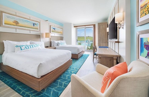 I-435 West KC-KS Hotel | Family Friendly Room Perfect for Unwinding After City Excursions - with Pool