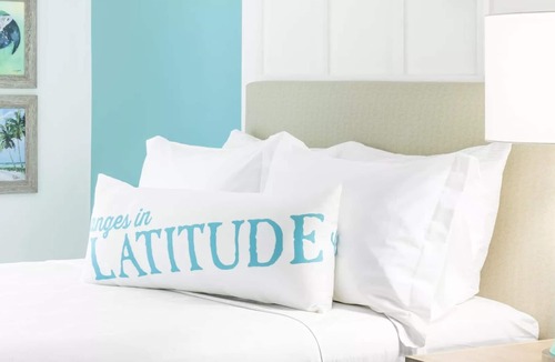 I-435 West KC-KS Hotel | Family Friendly Room Perfect for Unwinding After City Excursions - with Pool