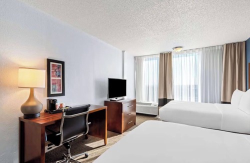 South Central Omaha Hotel | Family-Friendly Stay Near Omaha Zoo & Riverfront – w/Pool & Free Breakfast