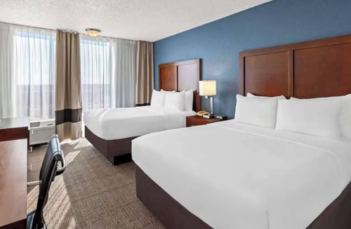 South Central Omaha Hotel | Family-Friendly Stay Near Omaha Zoo & Riverfront – w/Pool & Free Breakfast