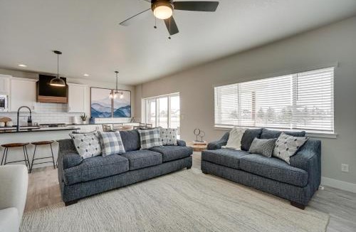 Windsor House | Family-Friendly Townhome ~ 2 Mi to Windsor Lake!