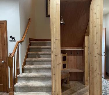 The Highlands House | Family Hot Tub, MountainScape Chalet! Paradise!