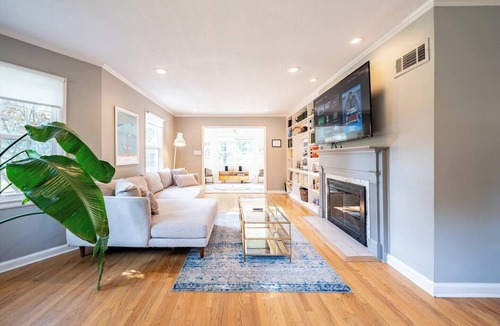 Roeland Park House | Family House w/Fenced Yard