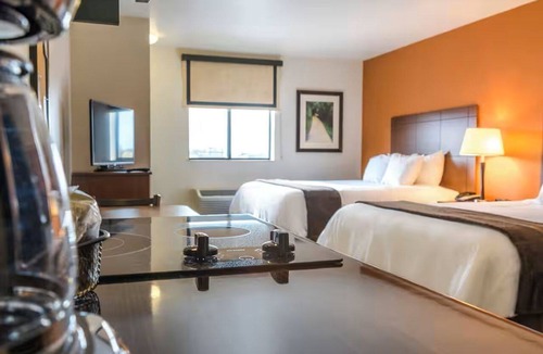 Overland Park Hotel | Family-Ready Rooms with Kitchen and Laundry Facilities