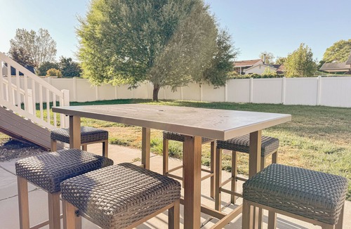 West Valley City House | Family Retreat Near SLC Airport 6 BR 3.5 Bath