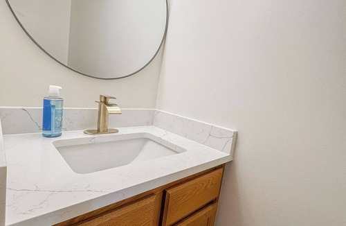 West Valley City House | Family Retreat Near SLC Airport 6 BR 3.5 Bath