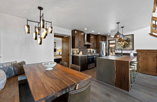 Estes Park Cabin | Fantastic Views! Private Jacuzzi and Indoor/Outdoor Fireplace ,Two Large Patios!