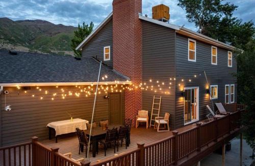 Farmington House | Farmington Basecamp-Hot Tub Large Deck and View