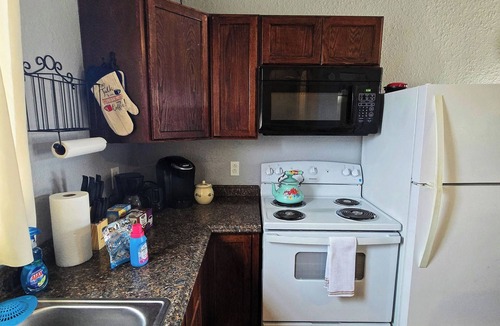 Stinnett Cabin | Fast WiFi, Cozy Desert Cabin In Stinnett TX, Quiet & Relaxing, Laundry Room