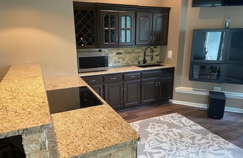 Shawnee House | Major international sporting event HQ/Luxury 5 BR/Sleeps 14/14mi Arrowhead/2 Kitchens/Private Suite