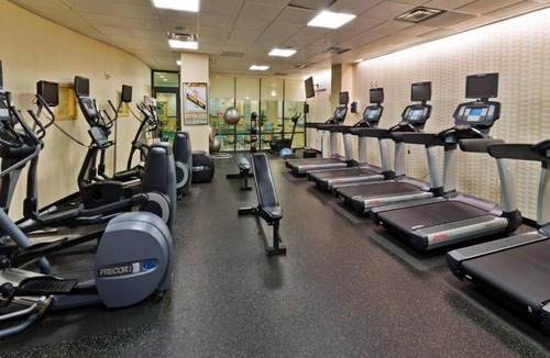 Lone Tree House | Find a quiet retreat at our Denver hotel near Park Meadows