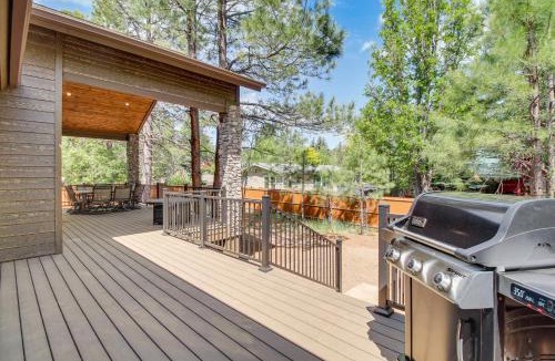Pinetop House | Fire Pit + Deck: Airy Cabin Near Pinetop Lakes