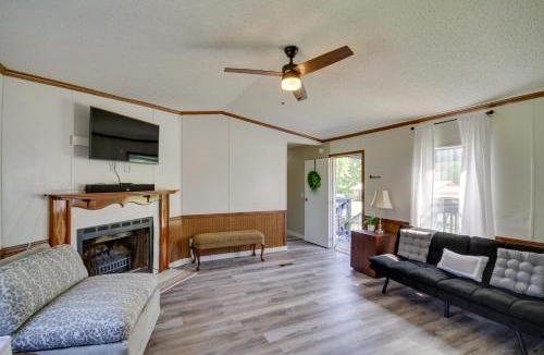 Newhebron House | Fire Pit + Deck: Peaceful Silver Creek Retreat