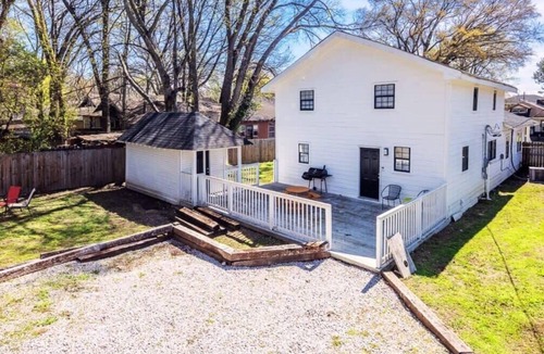 Cooper-Young Historic District House | Fire Pit l Backyard |BBQ Grill | Karaoke