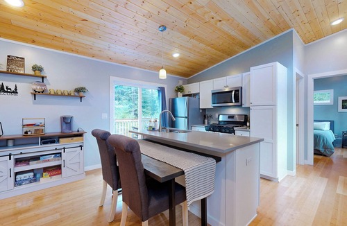Carson Cabin | Fire Pit & Mtn Views! Cabin, Steps to Wind River