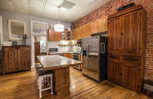 Old Town House | FireHouse Alley Elegant Loft-Style Retreat