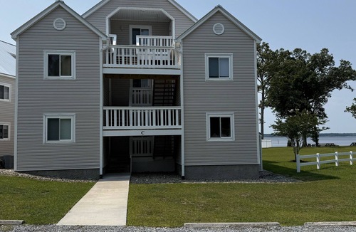 Minnesott Beach Condo | First floor 2-bedroom condo in Minnesott Beach, NC. Pool and Neuse River
