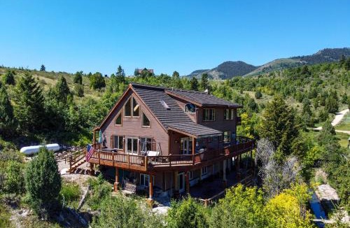 Fish Haven House | Fish Haven Cabin w/Game Room, Views + Deck!