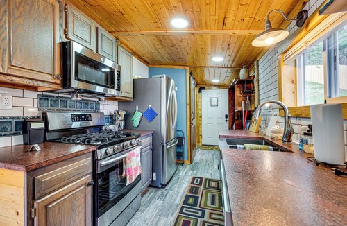 Drake Cottage | Fish & Hike! Hot Tub Haven 2 Mi to Estes Park