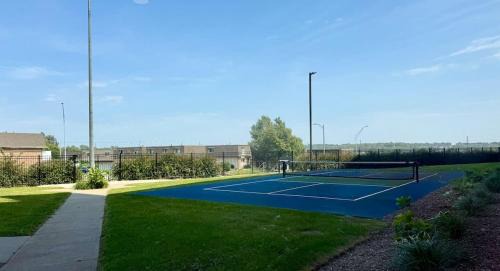 North Central Omaha Apartment | Fitness Hub Pickleball & City Attractions