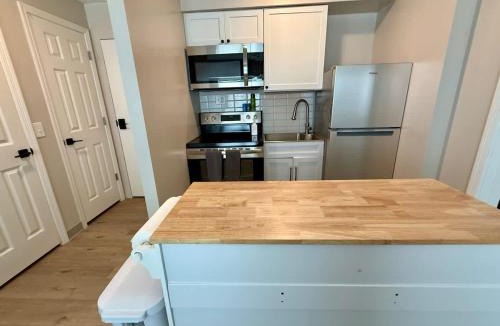 North Central Omaha Apartment | Fitness Hub Pickleball & City Attractions