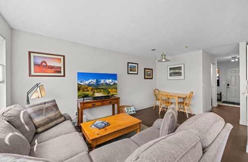 Arapahoe Ridge House | Flatirons Hideaway in Boulder CO