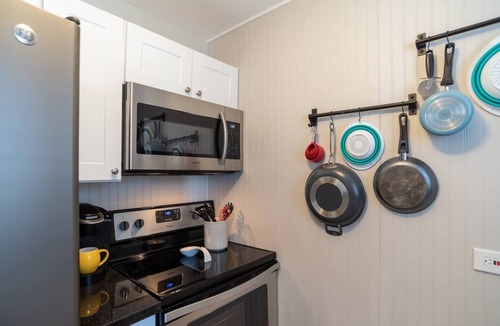 Overland Park House | Floyd's Retreat Stylish Home | Walk to Downtown Overland Park