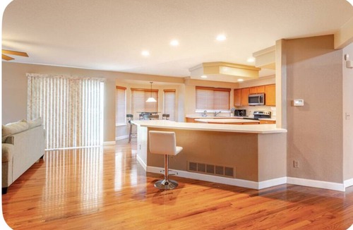 Green Valley Ranch House | For BIB family or group. 6Bedroom luxury house.HOT TUB furnished basement