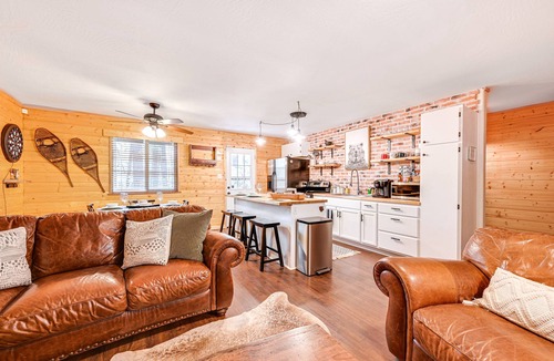 Strawberry Cabin | Forest Views & Fire Pit: Cozy Pine Cabin