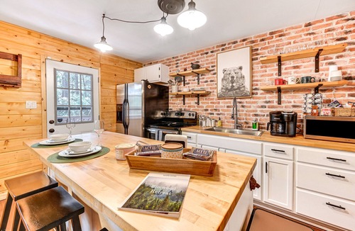 Strawberry Cabin | Forest Views & Fire Pit: Cozy Pine Cabin