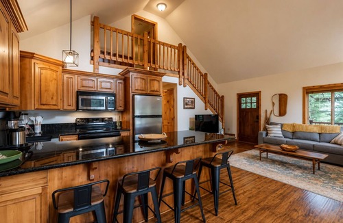 McCall Cabin | Forest Views | King Bed | Fireplace | Pet Friendly