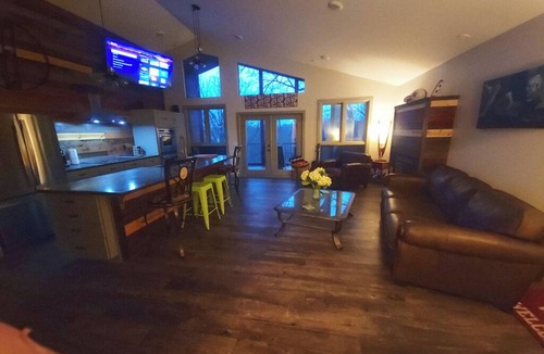 Bellevue House | Forested 3/BR-Bth, patio & Lanai, movie & billiards rms, chef's kitchen,close by