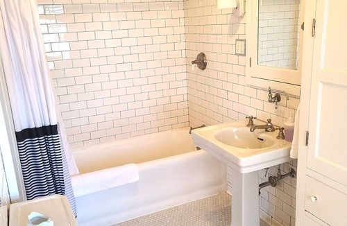 Dubuque Bed & Breakfast | Four Mounds Inn