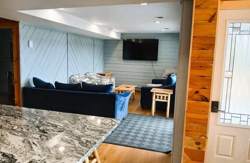 Town of Webb Cabin | Fourth Lake Getaway Lodges ~ Sunnyside Lodge