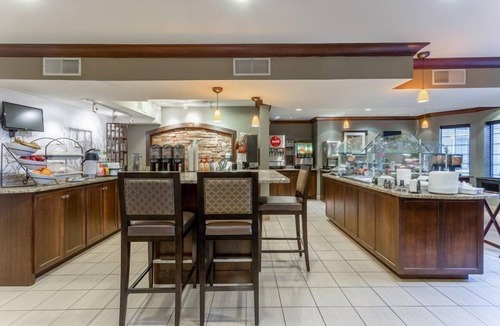 Davenport Condo | Free Breakfast, Free Wi-Fi, Indoor Pool + Hot Tub | Comfy Suite