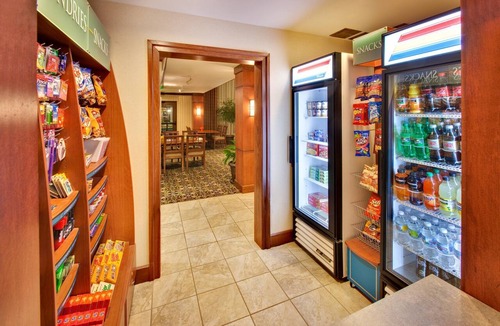 Davenport Condo | Free Breakfast, Free Wi-Fi, Indoor Pool + Hot Tub | Comfy Suite