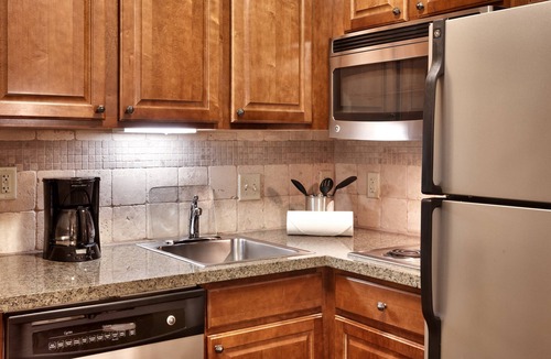Omaha Apartment | Free Breakfast. Pool. Gym. Close to the Children’s Hospital!