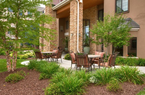 Omaha Apartment | Free Breakfast. Pool. Gym. Close to the Children’s Hospital!