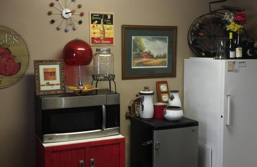 St. George House | FREE cleaning w/ min 3 day stay in June! 10-acres hot tub! Sleeps 15. Clean Fun!