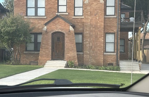 Lincoln Terrace Condo | Fresh remodel in neighborhood with great Architecture from early 1900's.