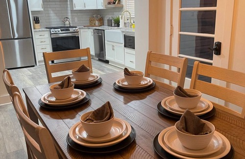 Westwood House | Freshly-remodeled, dog-friendly Westwood charmer!