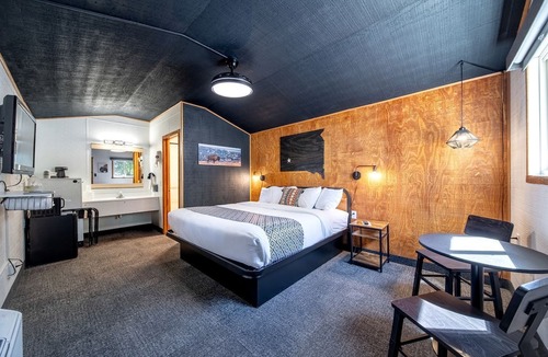 Pinnacles Entrance Badlands Cabin | Freshly Remodeled Private Cabin with Ground-Level Privacy Near Wall Drug – Wall, South Dakota