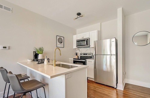 East Walnut HIlls Apartment | Frontdesk | 1 BR Apt near Cincinnati Art Museum