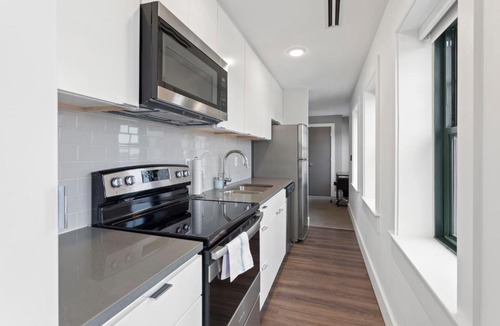 Hanover Place Apartment | FRONTDESK 1 BR Apt Steps to Dining and Nightlife
