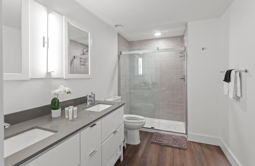 Hanover Place Apartment | FRONTDESK 1 BR Apt Steps to Dining and Nightlife
