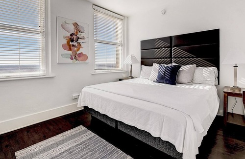 Downtown Fort Worth Apartment | Frontdesk | Bright 2 BR in Sundance Square